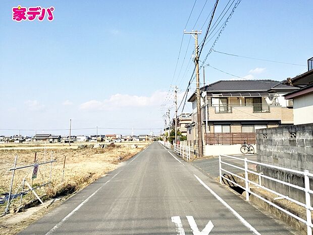 前面道路：西側約4.5ｍ幅 