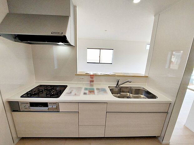 【キッチン】 人気の対面キッチンは料理をしながらご家族やお客様との会話が楽しめます!