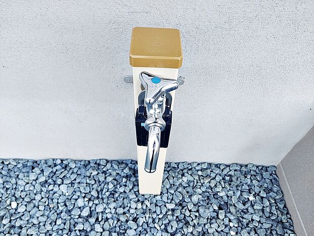 立水栓が設置されています!お庭の水撒き、洗車、お掃除、お子様の水遊びなど便利です!