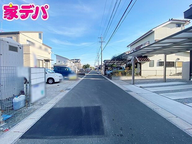 静かな住宅街で、車の出入りもスムーズです。 