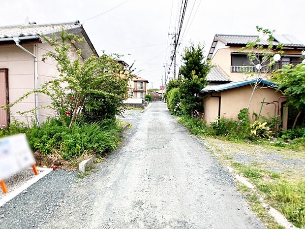 前面道路:東側約2.7m幅(セットバックあり)