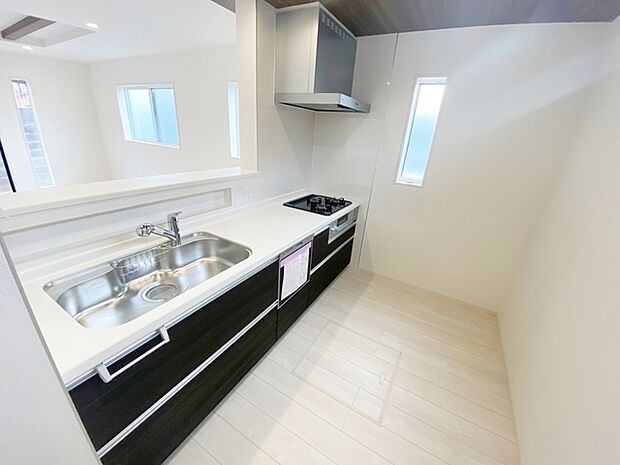 【施工例】小さなお子様にも目が届く、使い勝手の良い対面キッチンで楽しくお料理ができます!