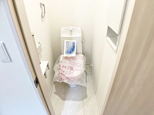 【1階トイレ】 各フロア1カ所ずつシャワー機能付トイレを設置しており、忙しい朝の混雑も解消!