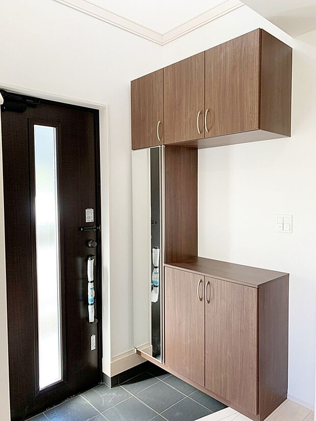 【施工例】家族みんなの靴は多くてたいへん！そんな時にこの玄関にある大容量のシューズBOXは便利です！