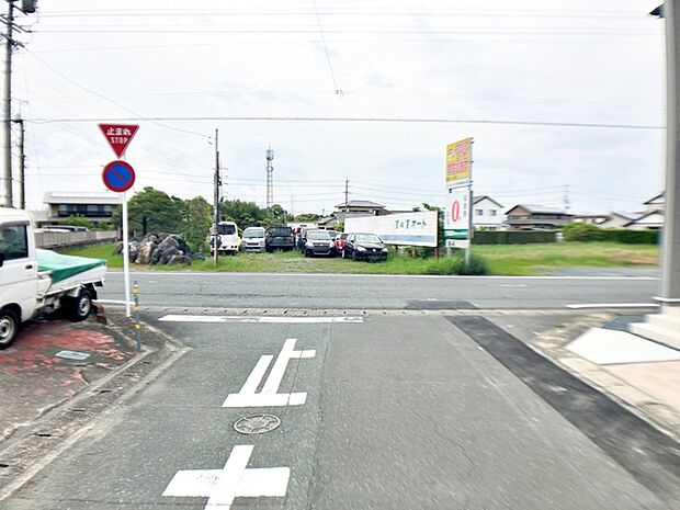 前面道路:北側約7.6m幅、西側約6m幅。角地の為日当たり良好です。