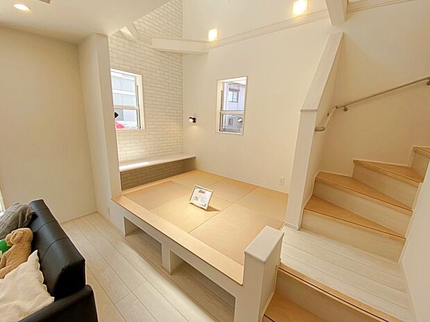 【施工例】和テイストのスキップフロア「マルチスキップ」小上がりでごろりと横にもなれる空間です。テレワークにも最適、お子様の勉強スペースにも活用できます。