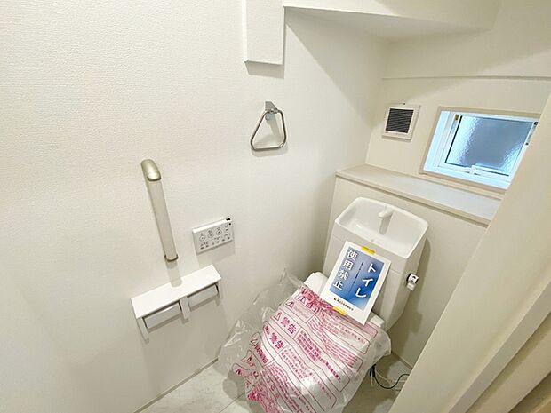 【トイレ】 各フロア1カ所ずつシャワー機能付トイレを設置しており、忙しい朝の混雑も解消!