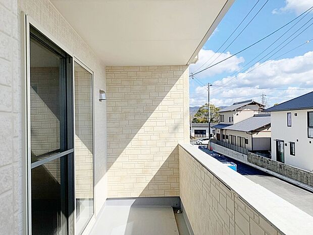 【施工例】屋根のあるインナータイプのバルコニーだから、急な雨でも洗濯物が濡れにくくて安心