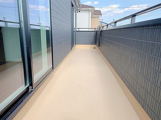 【施工例】広々バルコニーでお洗濯はもちろん、お布団干しもラクラク