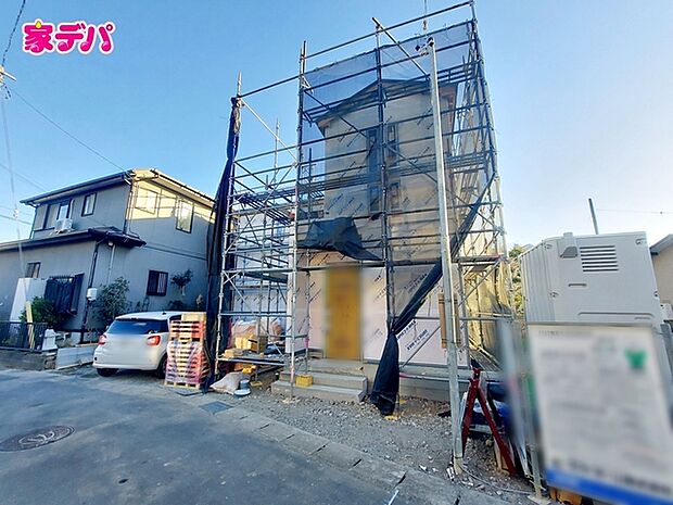 【1号棟】上棟しました! ・4LDK ・LDK17帖、隣接洋室4.37帖 ・全居室収納完備 ・ファミリーククローゼット ・パントリー ・2部屋からアクセスできるバルコニー ・並列駐車場2台可