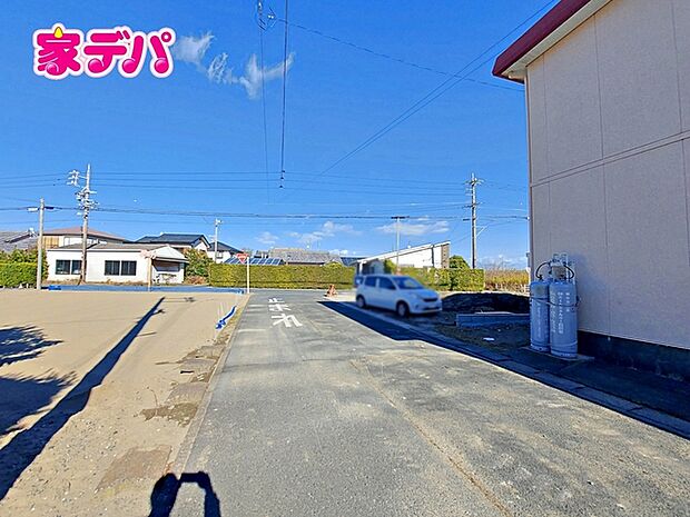 前面道路：西側約5.3ｍ幅 