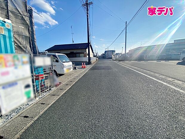 前面道路も広く車通りも少ないので、運転が苦手な方でも自分のペースで駐車ができます