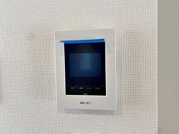 留守中の来訪者画像を自動で録画・保存できる録画機能を内蔵。防犯性に優れた安心のシステム。スッキリとしたデザインで、誰でも簡単に操作していだけます。