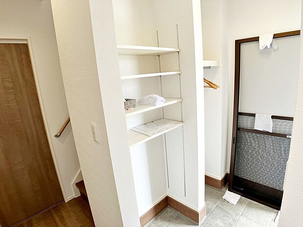 【シューズクローク】 シューズクローク付きで玄関スッキリ！