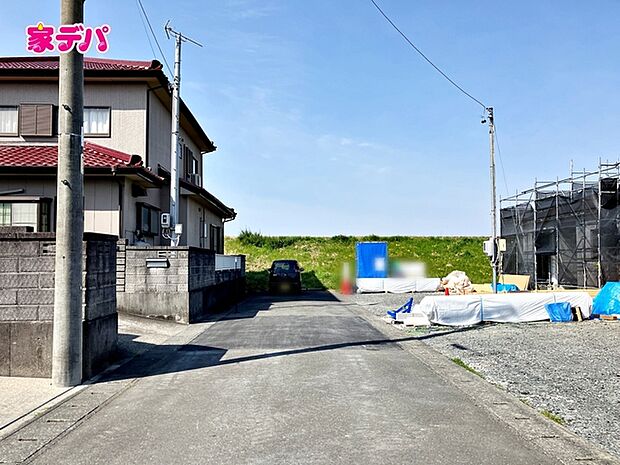 前面道路が5mと広いので運転が苦手な方にも安心です