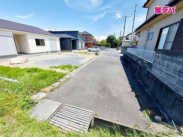 前面道路が5mと広いので運転が苦手な方にも安心です