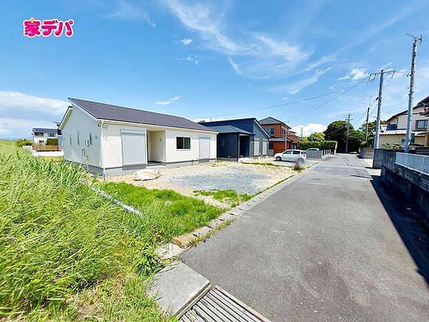 【新築分譲全2棟】ご成約キャンペーン実施中。詳細はスタッフまでお問合せ下さい。(右奥の建物になります)