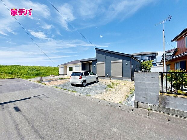 【新築分譲全2棟】ご成約キャンペーン実施中。詳細はスタッフまでお問合せ下さい。(左奥の建物になります)