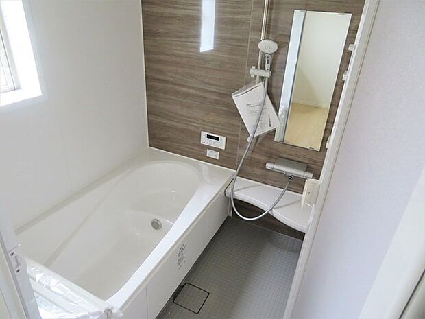 【施工例】ゆったり入れる浴槽、一日の疲れを癒してくれるくつろぎのバスタイムを…