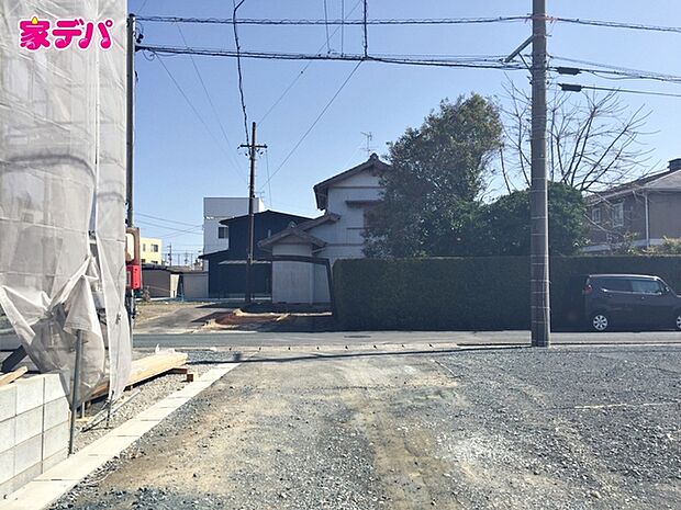 静かな住宅街で、車の出入りもスムーズです。