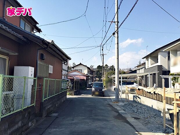静かな住宅街で、車の出入りもスムーズです。 