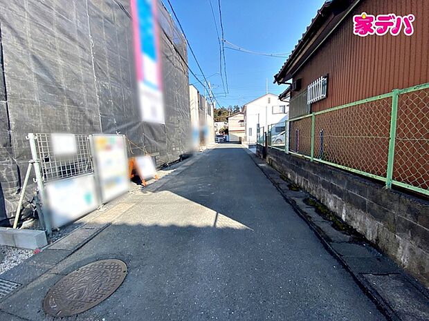 静かな住宅街で、車の出入りもスムーズです。