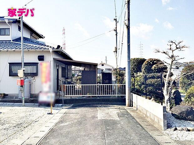 前面道路は車通り少ないのでお子様も安心して暮らせる環境です 