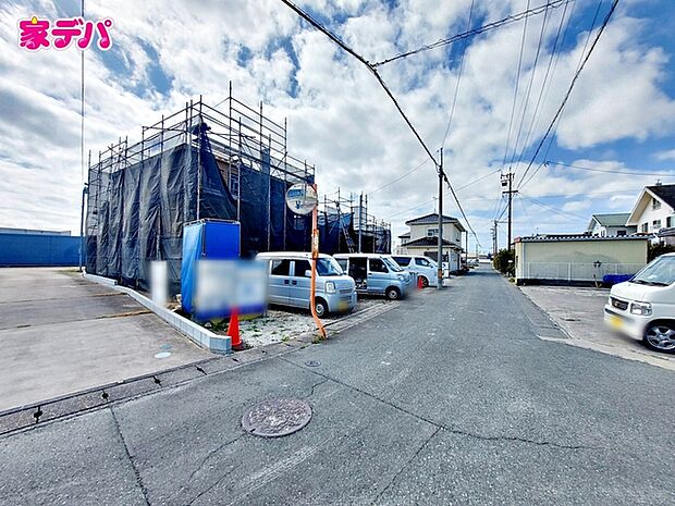 静かな住宅街で、車の出入りもスムーズです。