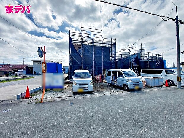 【新築分譲全2棟】ご成約キャンペーン実施中。詳細はスタッフまでお問合せ下さい。(右奥)