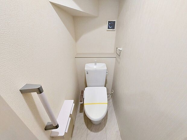 【1階トイレ】 各フロア1カ所ずつシャワー機能付トイレを設置しており、忙しい朝の混雑も解消!