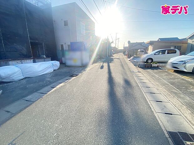 静かな住宅街で、車の出入りもスムーズです。