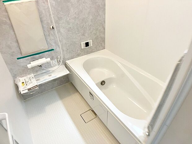 【浴室】 足がしっかりと伸ばせる快適な空間でリラクゼーション。一日の疲れをリフレッシュ!