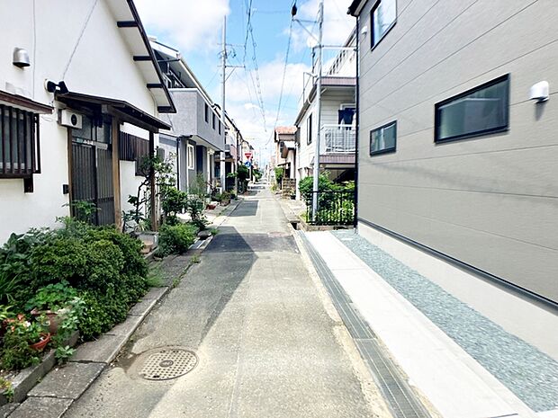 前面道路:西側約4m幅