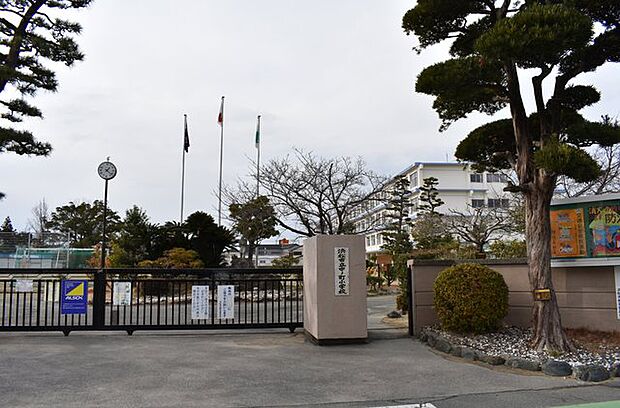 中ノ町小学校（800m）