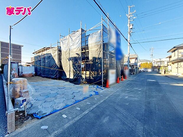 前面道路はゆとりの6m!車通りが少なく、駐車が苦手な方でも安心の道路幅です