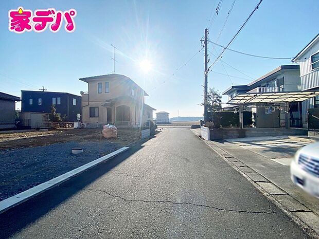 前面道路が5mと広いので運転が苦手な方にも安心です
