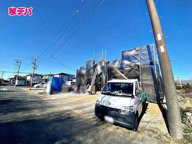 間取りや設備等の詳細や、気になる点がございましたらお気軽にお問合せご相談ください。右側の土地になります。