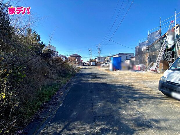 前面道路が5ｍと広いので運転が苦手な方にも安心です 