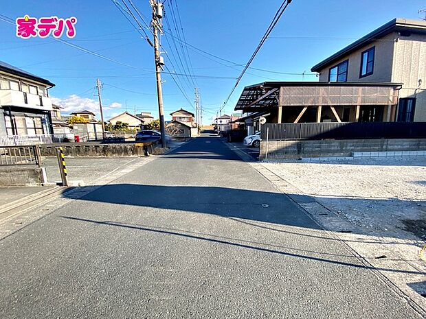 前面道路も広く車通りも少ないので、運転が苦手な方でも自分のペースで駐車ができます