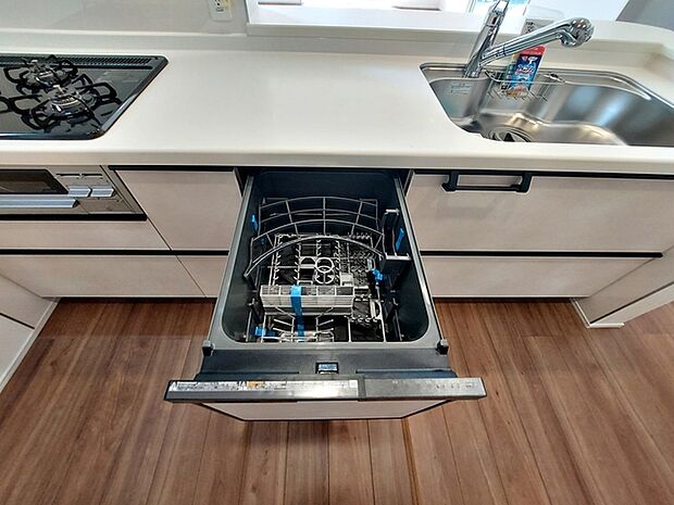 ゆっくりお料理やおしゃべりを楽しんでいる間も、食洗機が働いてくれます。 