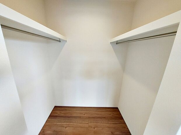 WICは洋服、帽子、バッグなど全て収納可能！お部屋がスッキリ整理整頓できます！ 