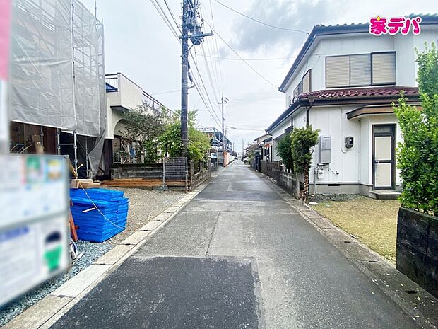 静かな住宅街で、車の出入りもスムーズです。