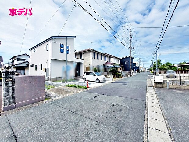 前面道路:北側約5.4m幅 前面道路も広く車通りも少ないので、運転が苦手な方でも自分のペースで駐車ができます