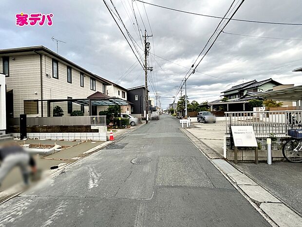 前面道路も広く車通りも少ないので、運転が苦手な方でも自分のペースで駐車ができます