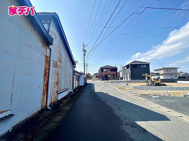 静かな住宅街で、車の出入りもスムーズです。