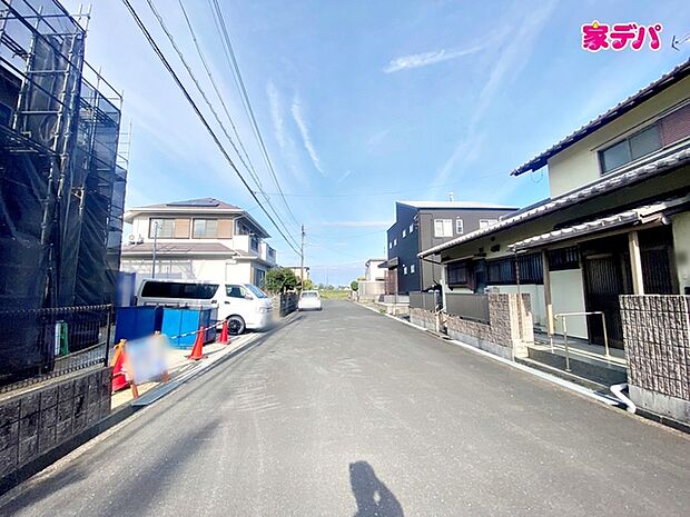 前面道路が6.8ｍと広いので運転が苦手な方にも安心です 