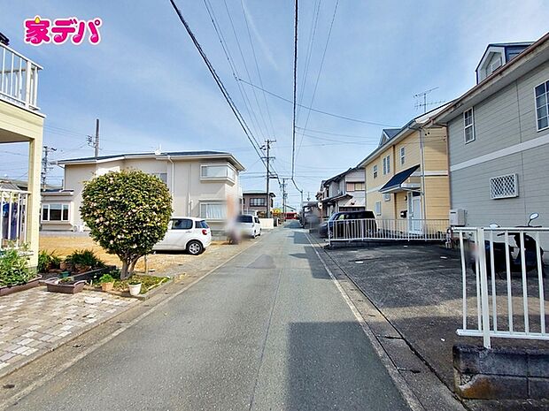 静かな住宅街で、車の出入りもスムーズです。
