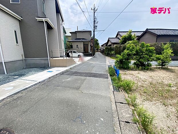 静かな住宅街で、車の出入りもスムーズです。