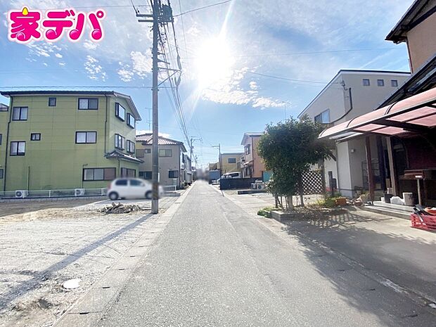 前面道路:西側約4m幅