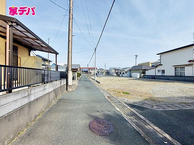 前面道路:西側約3m幅